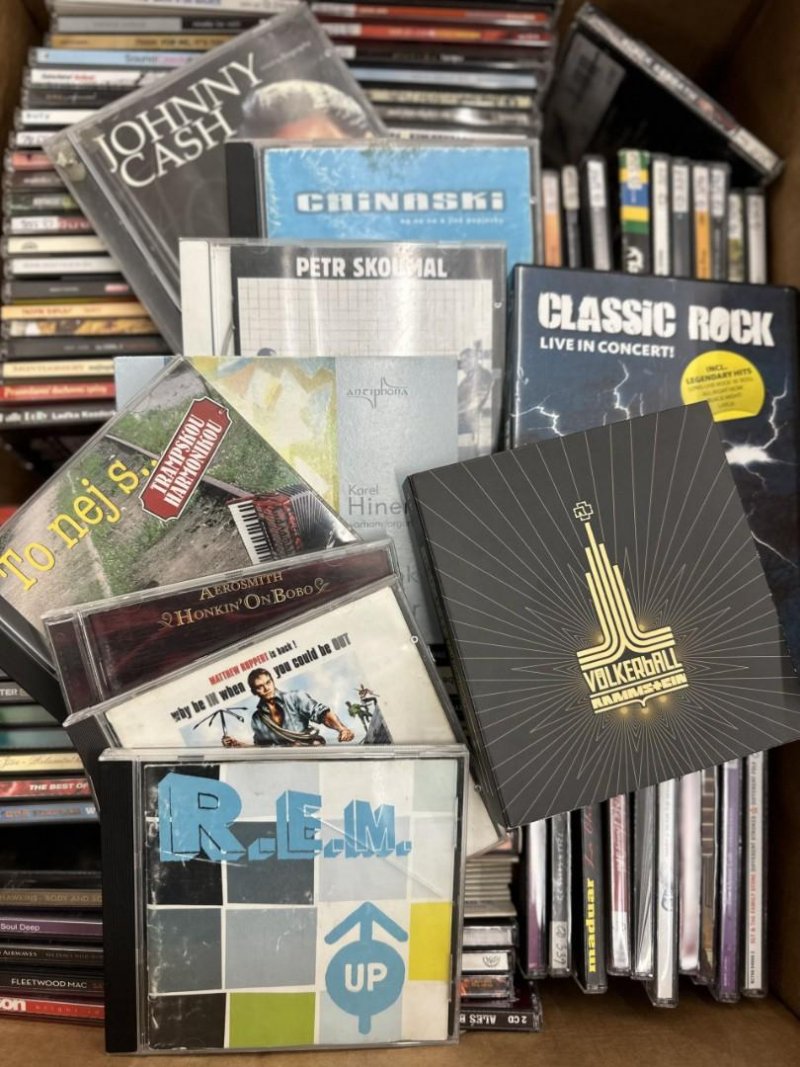 Bazar vyřazených knih a CD